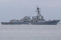 　中米パナマの国際埠頭に停泊する米海軍のミサイル駆逐艦サンプソン＝２日（ゲッティ＝共同）