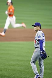 　無安打無得点試合まであと１人の場面で本塁打を浴びたドジャース・山本＝６日、ボルティモア