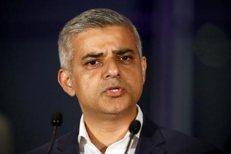 　ロンドンのカーン市長（ゲッティ＝共同）