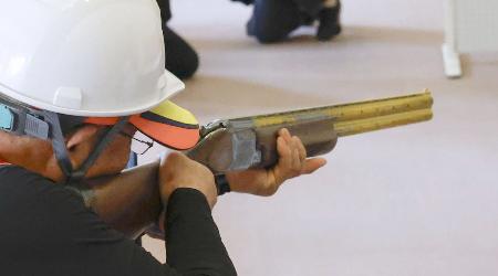 　新潟県で行われた緊急銃猟の訓練＝８月