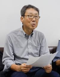 　ＰＦＡＳに関する調査結果を発表する市民団体の久米慶典共同代表＝２０日午前、山口県岩国市