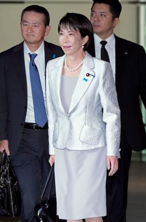 首相官邸を出る高市首相=28日午前