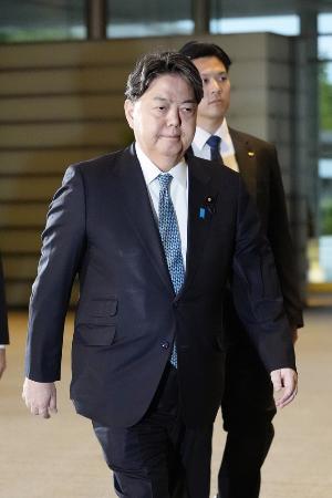 首相官邸に入る林芳正氏=21日