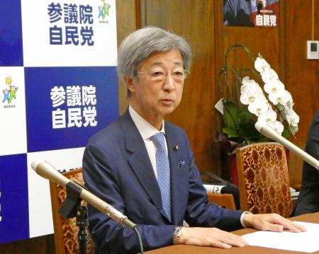 記者会見する自民党の石井準一参院幹事長=28日午後、国会
