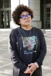 　侮辱罪の適用状況を検証する検討会終了後、取材に応じるプロレスラー木村花さんの母響子さん＝４日、東京都千代田区