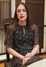 　インタビューに答えるウクライナの人権団体ＣＣＬのオレクサンドラ・マトイチュク氏＝バンコク（共同）