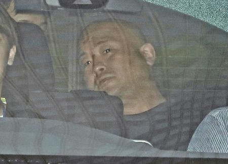 　警視庁新宿署に入る、大相撲の元力士若麒麟の鈴川真一さん＝１０月