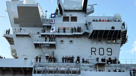 　３０日、英ポーツマスに帰港する空母「プリンス・オブ・ウェールズ」（Ｂｅｎ　Ｍｉｔｃｈｅｌｌ撮影／英ＰＡ通信＝共同）