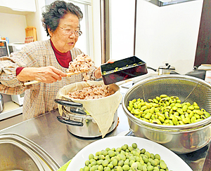 食物語 国見の青ばた豆入り赤飯 祝い事に 真心詰まった 郷土食 食 物語 おいしい福島 福島民友新聞社 みんゆうnet