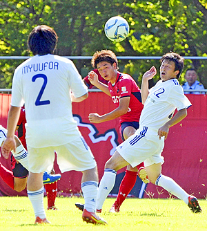 いわきｆｃ 好発進 東北クラブサッカー 六ケ所体協に大勝 いわきｆｃ 福島民友新聞社 みんゆうnet