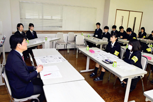 高校生が新聞づくり学ぶ 会津の４校 見出しや記事書き方 ｎｉｅに関する記事 福島民友新聞社 みんゆうnet