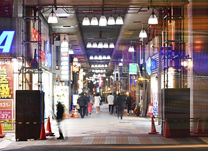 郡山 駅前アーケード商店街 上 昼夜で 別の顔 見せる通り まちかど物語 福島民友新聞社 みんゆうnet